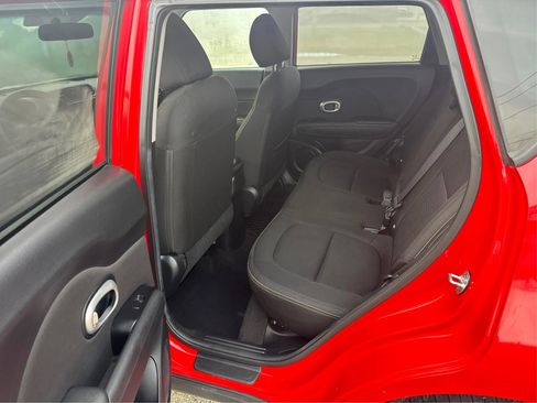 Used 2015 Kia Soul + FWD image 11