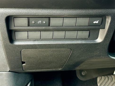 New 2025 Mitsubishi Outlander SE image 10