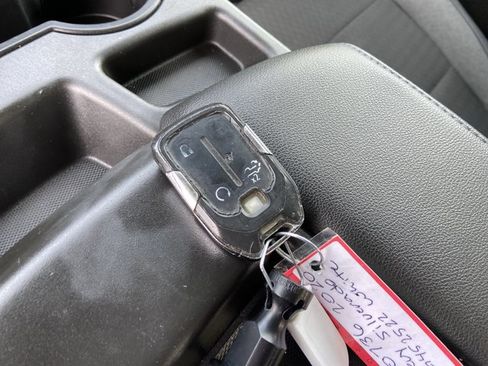 Used 2020 Chevrolet Silverado 1500 LT w/ All-Star Edition image 40