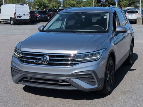 Used 2024 Volkswagen Tiguan SE FWD image 7