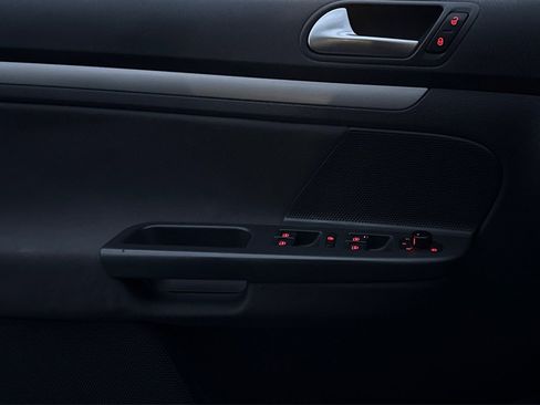 Used 2009 Volkswagen Rabbit S image 36