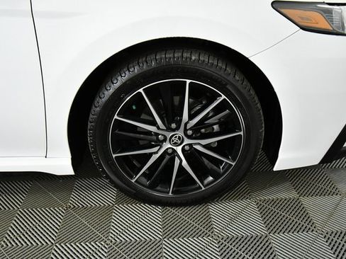 Used 2023 Toyota Camry SE image 17