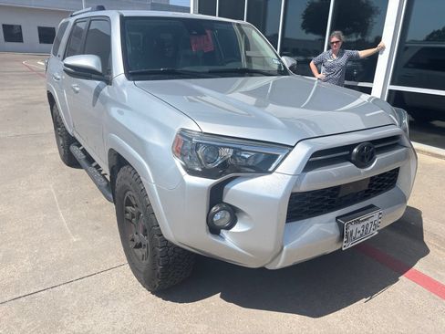 Used 2020 Toyota 4Runner SR5 Premium RWD image 3