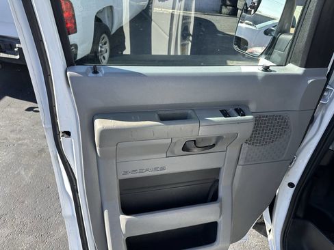 Used 2010 Ford E-150 and Econoline 150 image 14