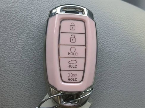 Used 2023 Hyundai Elantra Limited w/ Preferred Accessory Package image 28