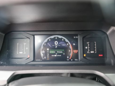 Certified 2025 Toyota Tacoma SR5 AWD/4WD image 13