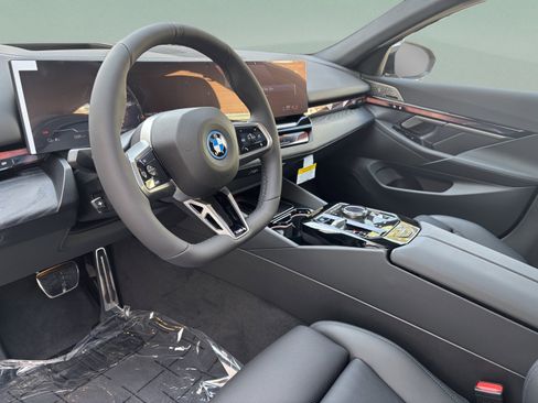 Used 2026 BMW i5 eDrive40 w/ M Sport Package RWD image 21