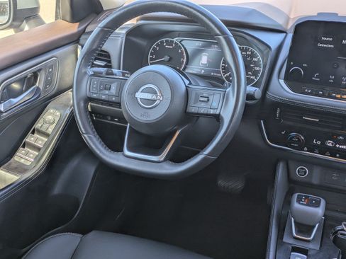 Used 2023 Nissan Rogue SL w/ SL Premium Package FWD image 16