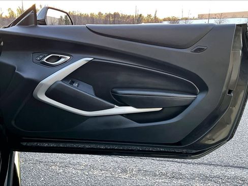 Used 2018 Chevrolet Camaro SS image 20