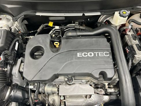Used 2021 Chevrolet Equinox LT FWD image 24