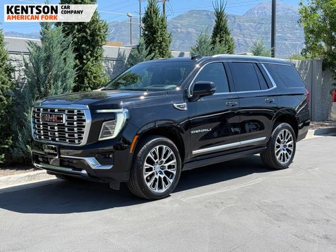 Used 2026 GMC Yukon Denali w/ Sun & Power Step Package AWD/4WD image 3