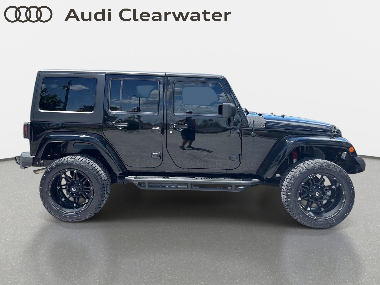 Used 2017 Jeep Wrangler Unlimited Sahara AWD/4WD image 5