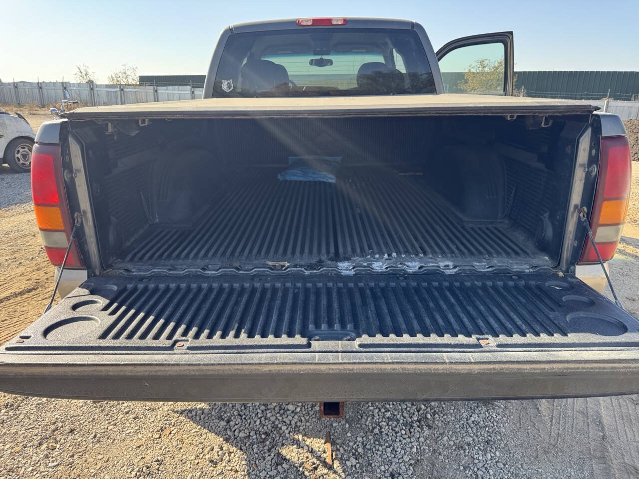 Used 2000 Chevrolet Silverado 1500 LS w/ Off-Road Chassis Pkg AWD/4WD image 23