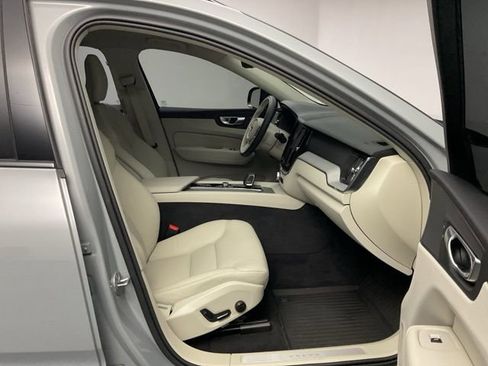 Used 2025 Volvo XC60 B5 Plus w/ Protection Package Premier AWD/4WD image 24