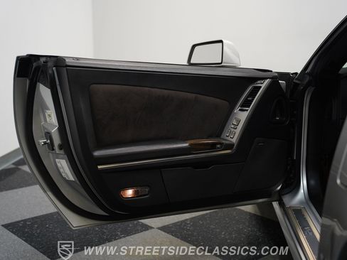 Used 2006 Cadillac XLR V image 36