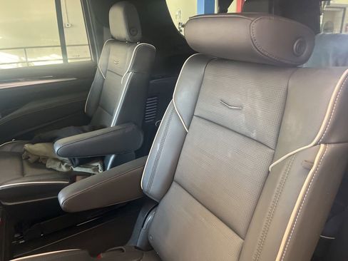 Used 2026 Cadillac Escalade ESV Luxury AWD/4WD image 12