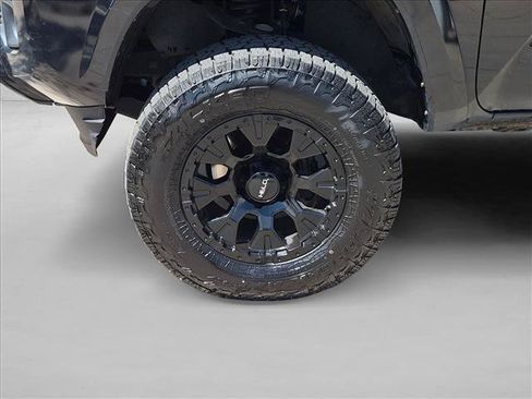 Used 2018 Toyota Tacoma TRD Sport w/ Technology Package AWD/4WD image 21