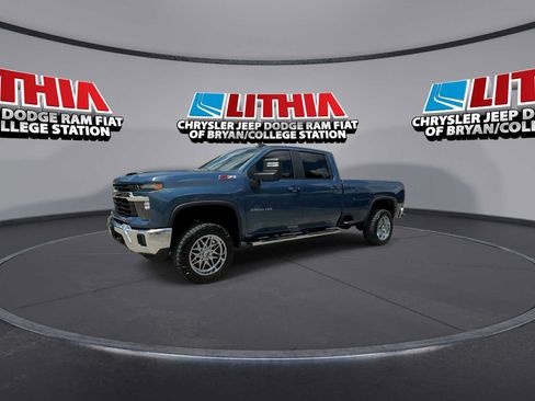 Used 2025 Chevrolet Silverado 3500 LT AWD/4WD image 4