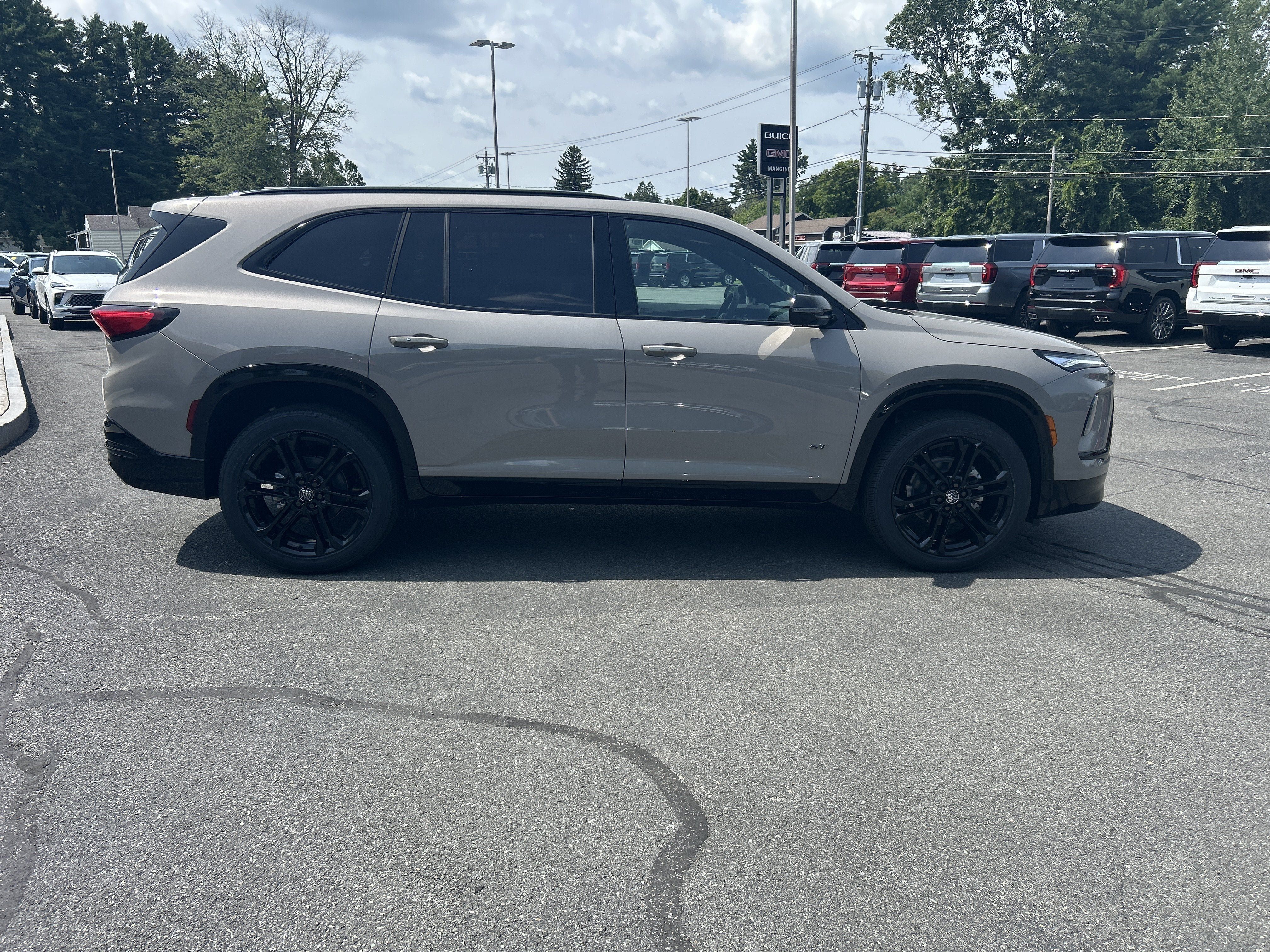 Used 2026 Buick Enclave Sport Touring w/ Power Package AWD/4WD image 44