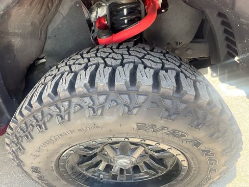 Certified 2019 Toyota Tacoma TRD Sport AWD/4WD image 3