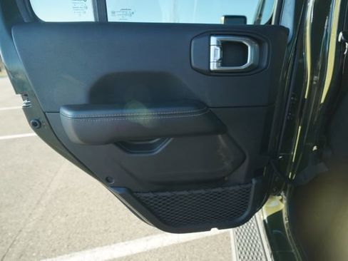 Used 2021 Jeep Gladiator Overland w/ LED Lighting Group image 16