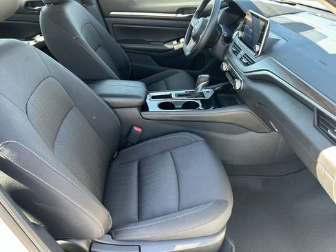 Used 2023 Nissan Altima 2.5 SV image 9