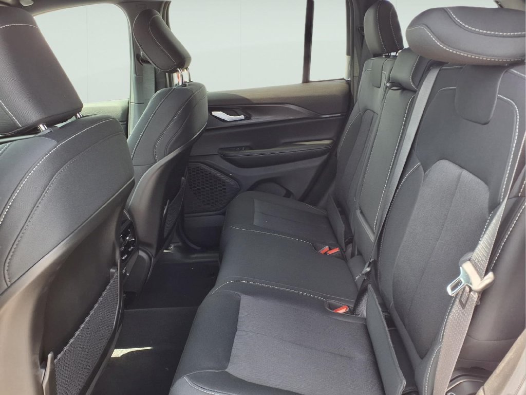 New 2026 Jeep Grand Cherokee Laredo X RWD image 9