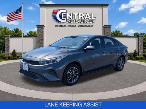 Used 2023 Kia Forte LXS FWD image 3