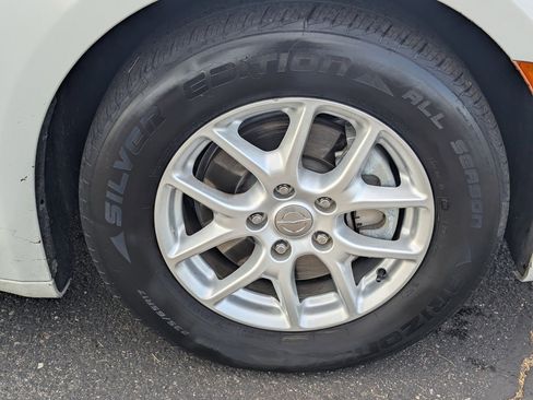 Used 2017 Chrysler Pacifica LX image 10