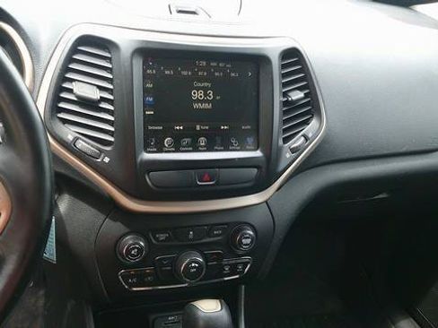 Used 2015 Jeep Cherokee Latitude w/ Cold Weather Group AWD/4WD image 7