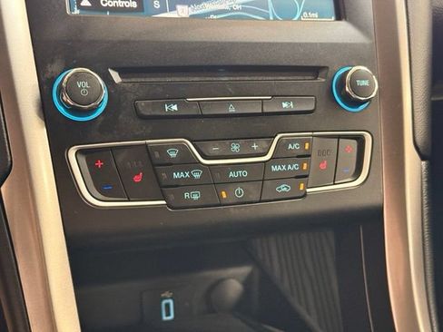 Used 2017 Ford Fusion SE w/ Fusion SE Technology Package FWD image 15