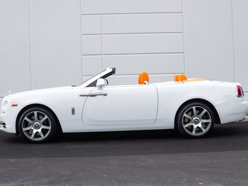 Used 2017 Rolls-Royce Dawn RWD image 33