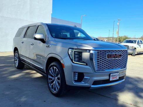 Certified 2021 GMC Yukon XL Denali w/ Denali Premium Package image 32
