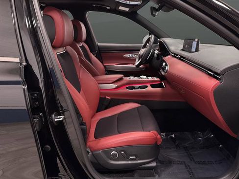 Used 2025 Genesis GV70 2.5T w/ Sport Prestige Package image 31