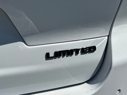 New 2025 Jeep Grand Cherokee L Limited w/ Luxury Tech Group II image 28