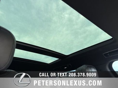 Used 2023 Land Rover Range Rover Long Wheelbase SE image 14