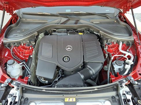 Used 2024 Mercedes-Benz GLC 300 4MATIC image 27