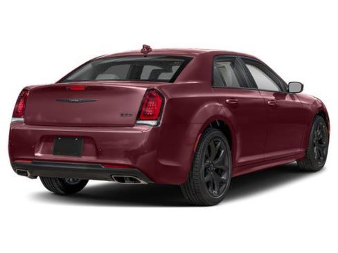 Used 2023 Chrysler 300 Touring L image 2