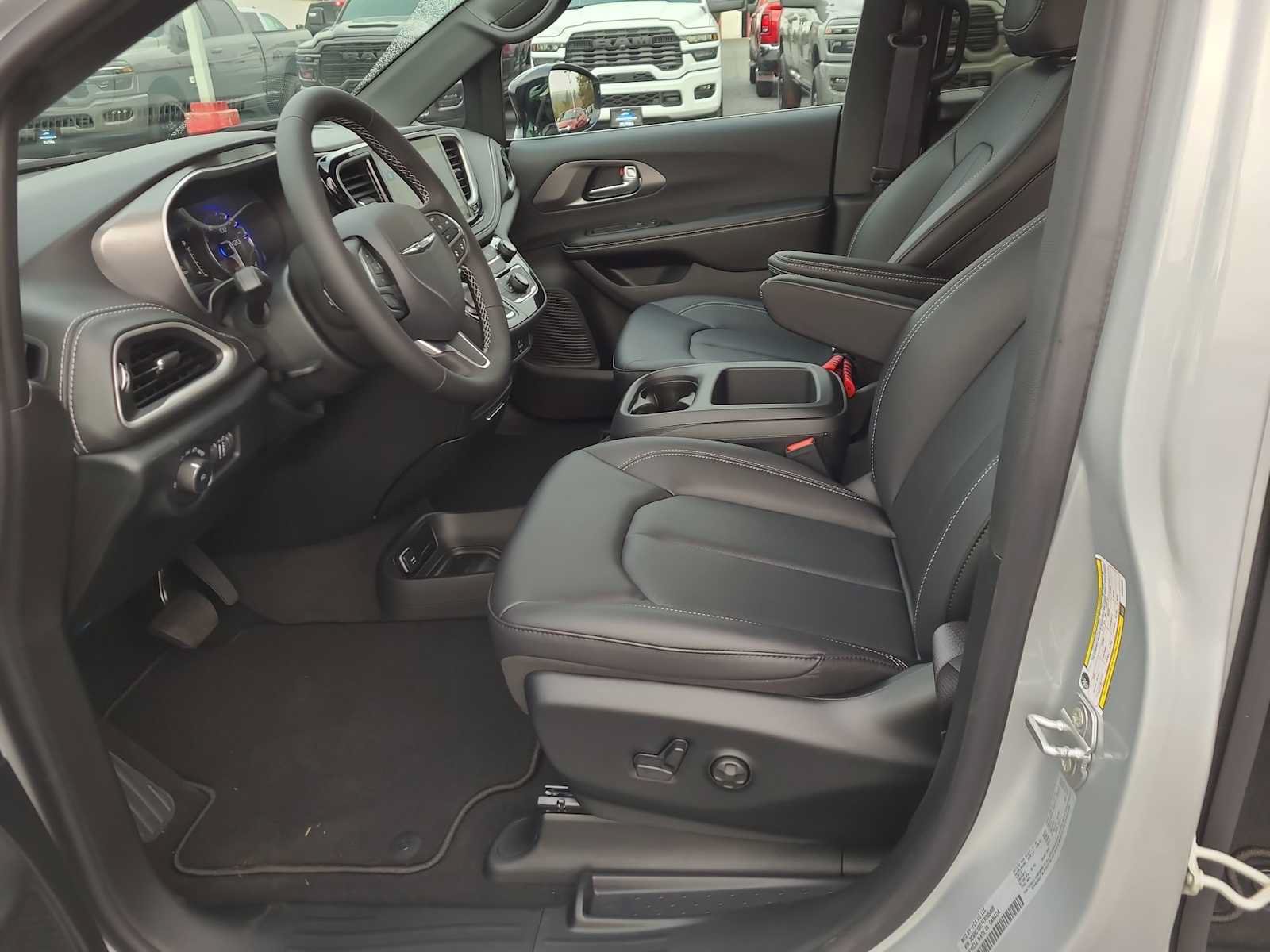New 2026 Chrysler Pacifica Select FWD image 19