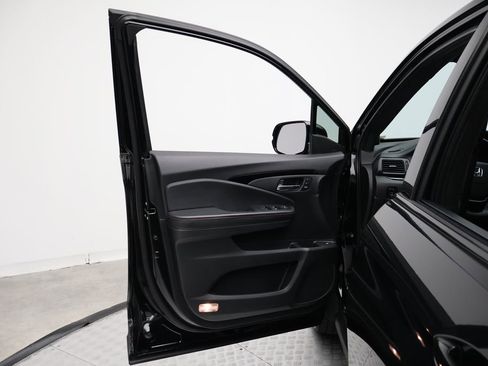 Used 2020 Honda Ridgeline Black Edition image 16