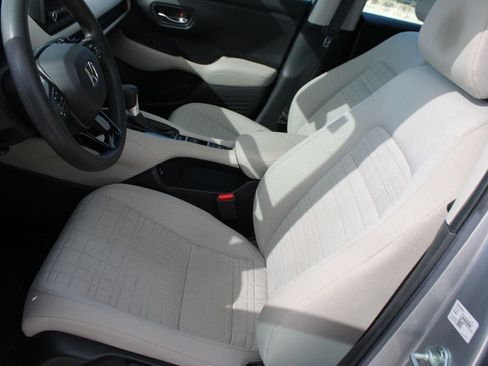 Used 2024 Honda HR-V LX image 10