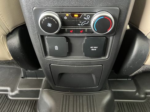 Used 2024 Ford Explorer Limited w/ Equipment Group 301A AWD/4WD image 49