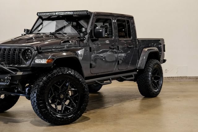 Used 2025 Jeep Gladiator Sport AWD/4WD image 23