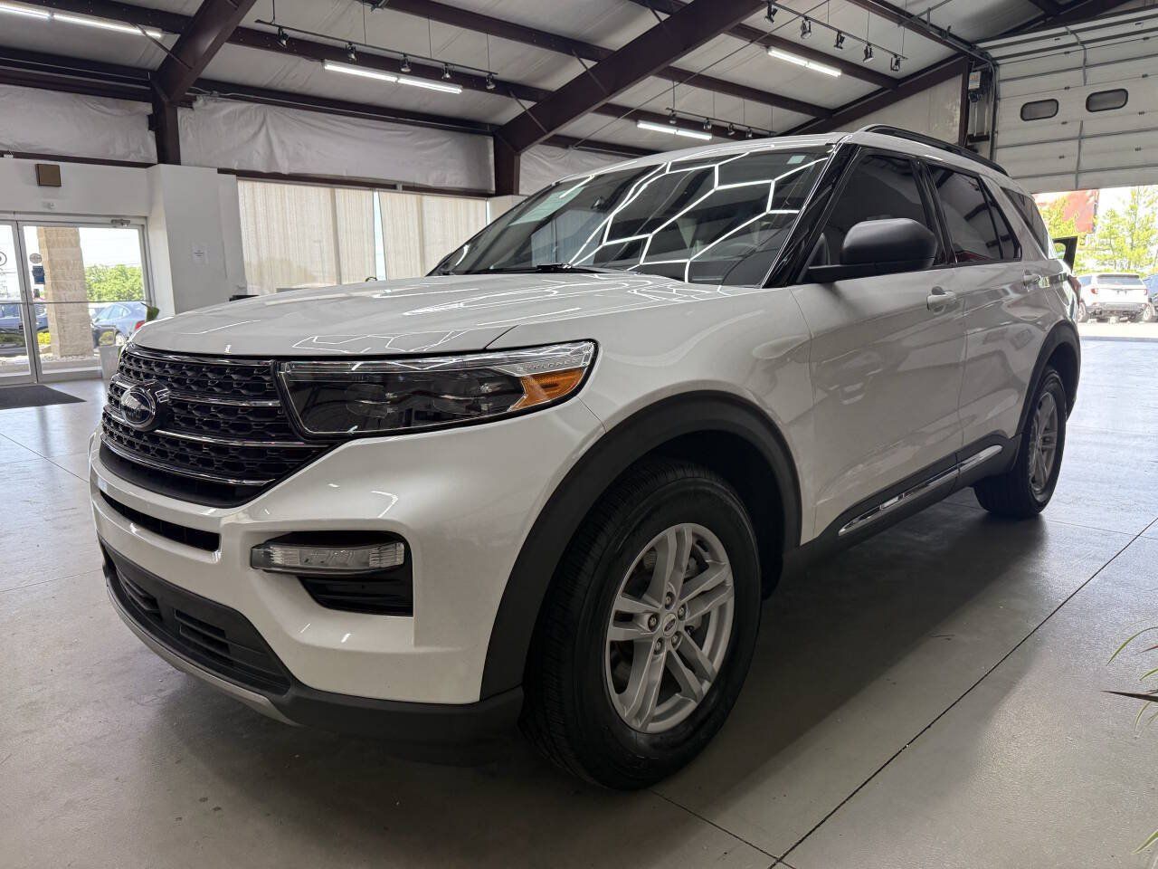 Used 2021 Ford Explorer XLT w/ Equipment Group 202A AWD/4WD image 5