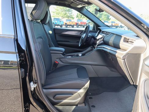 New 2025 Jeep Grand Cherokee Laredo X w/ Luxury Tech Group I image 26