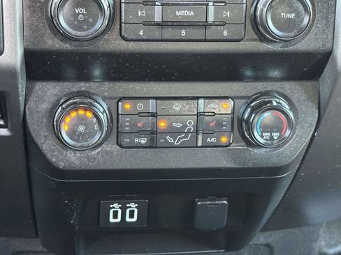 Used 2019 Ford F250 XLT w/ XLT Premium Package AWD/4WD image 6