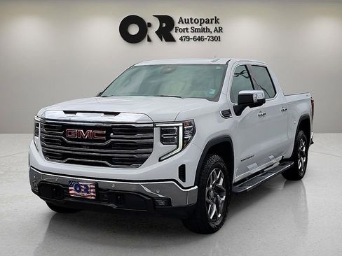 Used 2022 GMC Sierra 1500 SLT AWD/4WD image 2