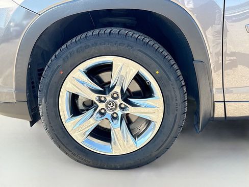 Used 2017 Toyota Highlander Limited image 43