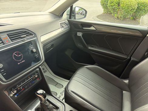 Used 2024 Volkswagen Tiguan SE AWD/4WD image 22