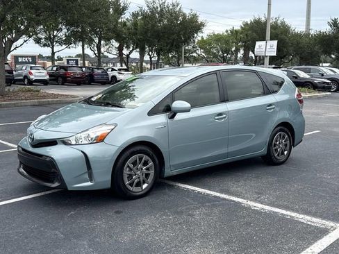 Used 2017 Toyota Prius V Four FWD image 9
